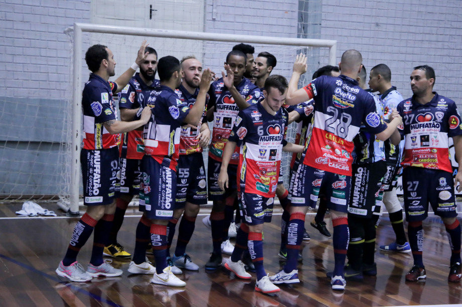 Cascavel Futsal e Assoeva se enfrentam valendo vaga na final.
